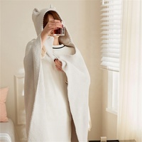 2023 mode en gros personnalisé 100% Polyester portable mignon ours solide châles pour enfants femmes hiver XXPJ