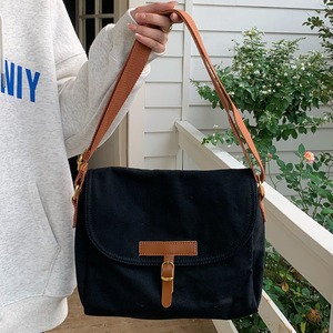 Sac à bandoulière en toile blanc cassé avec boucle magnétique et poche zippée, sac décontracté pour le quotidien et les trajets, collection Printemps 2024 - Product Image 4