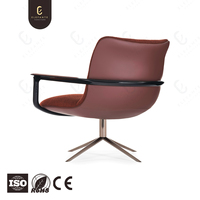 Fauteuil pivotant haut de gamme en tissu rouge, design italien de luxe, accoudoirs en noyer massif, rembourré, moderne, fait main, pour appartement