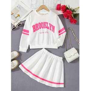 Conjunto de ropa para niñas de calidad premium diseñado para edades de 4 a 12 años con tela cómoda, estilo elegante y adecuado para todas las estaciones - Product Image 2