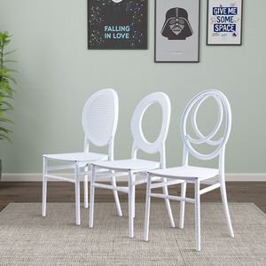 <span class=keywords><strong>Sillas</strong></span> <span class=keywords><strong>y</strong></span> mesa modernas <span class=keywords><strong>de</strong></span> plástico Chiavari <span class=keywords><strong>de</strong></span> resina blanca para bodas Hote - Product Image 1