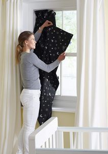 Stores occultants portables pour fenêtres françaises verticales, à ventouses, rideaux et cantonnières noirs 100 % polyester - Product Image 2