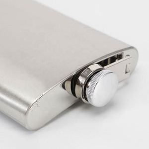 Gourde et entonnoir personnalisés en acier inoxydable – Élégants, portables et idéaux pour les cadeaux promotionnels ou les occasions spéciales - Product Image 4