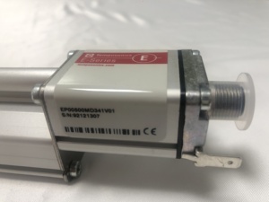 Capteur de déplacement linéaire Temposonics série E EP01400MD341A01 pour systèmes de contrôle en boucle fermée, fixation magnétique, acier moulé - Product Image 2
