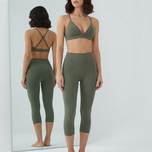 Ensemble de <span class=keywords><strong>yoga</strong></span> capri taille haute avec soutien-gorge dos croisé, effet ventre plat et respirant pour la gym, le <span class=keywords><strong>yoga</strong></span> et le quotidien - Product Image 1