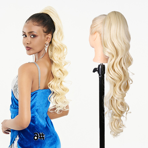 Extensiones de Cabello Sintético Julianna, Ondulado, Rizado, Afro, 27-613, con Clip y Cordones Ajustables - Product Image 1