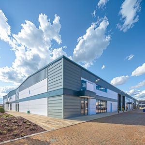 ورشة عمل ومستودع مسبق الصنع بهيكل فولاذي خفيف قابل للتخصيص - Product Image 1