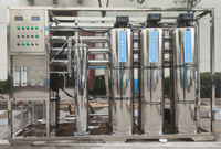 Machine commerciale de filtration d'eau par osmose inverse 1000 LPH (litres par heure) pour production de 1000 litres d'eau purifiée par heure, avec réservoir de 2000 litres et capacité de 500 litres par heure.