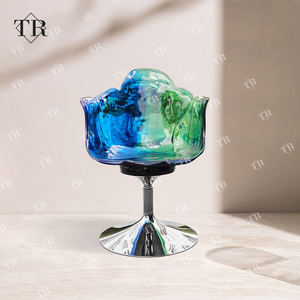 Chaise de salle à manger de bar en pétale de fleur en polycarbonate personnalisée Turri - Product Image 1