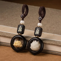 Gantungan Kunci Bunga Teratai Kayu dengan Jimat Keberuntungan, Klip Carabiner Terinspirasi Buddhisme dengan Liontin Berhias Manik-Manik - Aksesori Gantungan Kunci