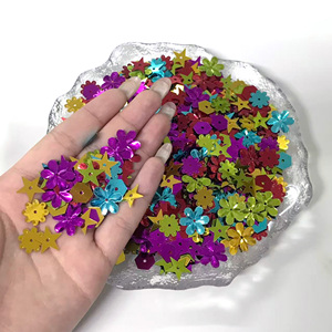 Bán buôn PVC sequin trang trí 6-20 mét lỏng hỗn hợp màu sắc phong cách hoa sao hình dạng mài mòn kháng DIY cho túi hàng may mặc - Product Image 2