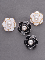 Penjualan laris kancing logam paduan Camellia kancing jahit tangan mutiara tombol pakaian kustom dekoratif untuk Aksesori DIY
