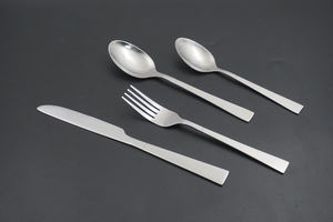 طقم أدوات مائدة فاخر أوروبي حديث ومستدام من الفولاذ المقاوم للصدأ 18/8 قابل للتخصيص، الأكثر مبيعًا للمطاعم والفنادق - Product Image 3