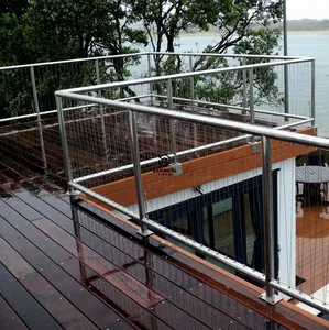 Современный настил для крыши балкона из нержавеющей стали со стеклянными перилами