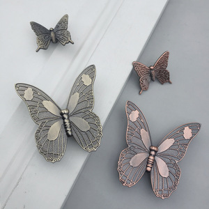 Poignées de meuble en métal en forme de papillon, en alliage de zinc, style européen, pour tiroirs et portes, quincaillerie de cuisine - Product Image 1
