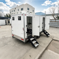 Remorque de toilettes mobiles sur mesure avec 2 cabines pour événements extérieurs, chantiers de construction et camping