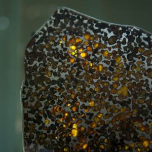 פרוסת מטאוריט ברזל אוליבין קנייתי חום טבעי באיכות גבוהה, אבן חן גולמית, אוליבין פלזיט, טרנד אופנה, מתנת חתונה - Product Image 2