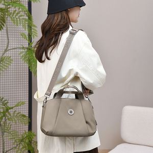 Bolso Tote Pequeño Premium de Moda Nacional para Mujer, Convertible, de Mano y Hombro, con Cremallera, Resistente al Agua, con una Sola Correa para el Trabajo - Product Image 2