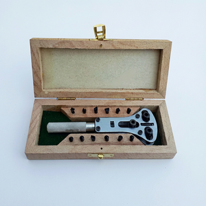 Ouvre-boîtier de montre en acier étanche de haute qualité, taille jumbo pour grandes montres, finition satinée, boîte en bois, outil de fabrication de bijoux haut de gamme - Product Image 1