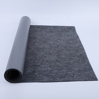 Feutre aiguilleté ignifuge personnalisé laminé avec film antidérapant en PE, TPE, PP, PVC et liaison intercouche résistante pour protection au sol
