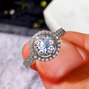 Anello Rotondo con Micro Pavé per Donne, Gioiello da Dito Elegante e Delicato alla Moda - Product Image 4