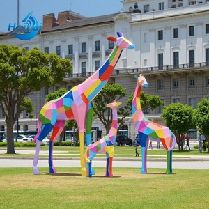 Sculpture de <span class=keywords><strong>girafe</strong></span> <span class=keywords><strong>en</strong></span> FRP <span class=keywords><strong>multicolore</strong></span> à facettes, résistante aux UV, faite à la main, personnalisée, grande statue animale pour jardin, place publique, centre commercial - Product Image 2