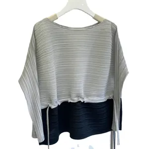 Women's Sexy round Neck Pleated Blouse for Spring Summer Season Contrast Two-Color Patchwork Design Fits for Ladies