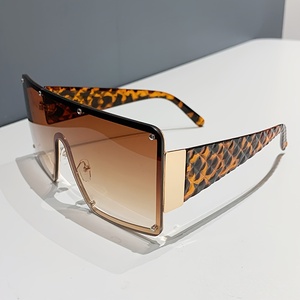 Z111 Fashion Women Men Ladies Female Eyewear Luxury Rivet Large Square Sunglasses - Product Image 4