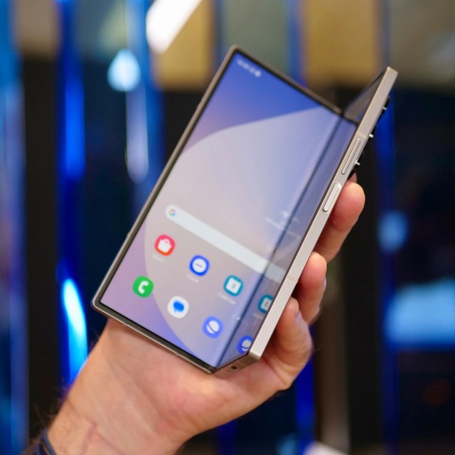 99% New Samsung Fold 6 AMOLED 6.3/7.6 50MP A+ Grade 4400mAh 256GB/512GB/1TB Snapdragon 8 Gen 3 (4 Nm)