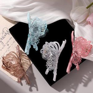 Vente en gros de pinces à cheveux transparentes en forme de papillon, pinces à cheveux en plastique pour femmes, fabricant d'accessoires pour cheveux sur mesure - Product Image 1