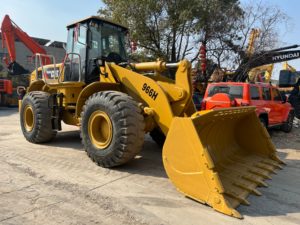 Chargeur frontal Caterpillar 966H d'occasion de haute qualité, modèle 2022, capacité de 6 tonnes, à prix raisonnable - Product Image 5
