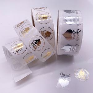 Etiquetas Adhesivas Personalizadas Crown Win, Papel Sintético de Poliéster Laminado Mate, Acabado Brillante, UV Localizado, Lámina Dorada, Materiales Reciclados - Product Image 6