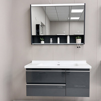 Ensemble de meubles de salle de bain modernes avec armoire en PVC, miroir intelligent, lavabo en céramique, montage mural pour hôtel et appartement