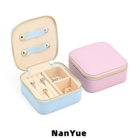 Boîte à bijoux carrée multifonctionnelle en cuir PU avec fermeture éclair, mini boîte de rangement portable pour bagues, boucles d'oreilles, colliers, personnalisable avec logo