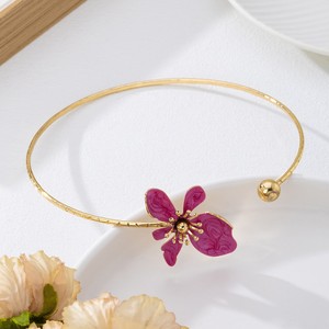 Collana Girocollo Retrò in Metallo con Fiori, Design di Lusso Leggero per Donna - Product Image 2