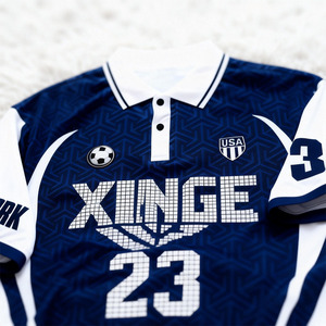 T-shirt da calcio da uomo a maniche corte <span class=keywords><strong>con</strong></span> colletto, personalizzabile <span class=keywords><strong>con</strong></span> logo ed esclusivo <span class=keywords><strong>nome</strong></span> della squadra, modello boxy, nuova collezione 2026 - Vendita calda - Product Image 2