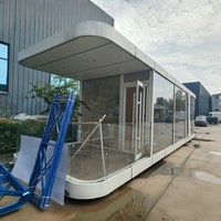 Maisonnette de jardin moderne avec panneaux sandwich isolés et design intelligent pour une vie confortable en plein air