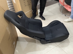 Sedili da Corsa in Pelle Modificata - Impermeabili, Pieghevoli con Binario, Adattabili Universalmente - Product Image 6