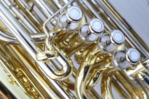 <span class=keywords><strong>Tuba</strong></span> en laiton taille 3/<span class=keywords><strong>4</strong></span>, <span class=keywords><strong>4</strong></span> <span class=keywords><strong>pistons</strong></span> à action frontale, embouchure en cupronickel, <span class=keywords><strong>pistons</strong></span> en acier inoxydable, laque transparente, tonalité Si bémol - Product Image 3