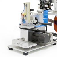 Machine d'application d'étiquettes semi-automatique pour bouteilles carrées, cosmétiques, divers types de boîtes, surfaces planes, pour les boissons