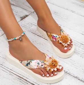 Sandalias de Plataforma con Flores para Mujer, Chanclas de Playa con Decoración Floral Bohemia, Sandalias Casuales de Verano para Vacaciones al Aire Libre - Product Image 3