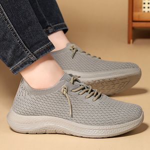 Zapatillas de running transpirables de tejido volador para hombre, diseño de moda con cordones, para otoño, con forro de malla y suela de goma, ideales para parejas. - Product Image 2