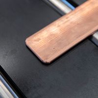 Machine de chanfreinage de barres omnibus en cuivre CNC de haute précision sur mesure en Chine pour la conception d'arc