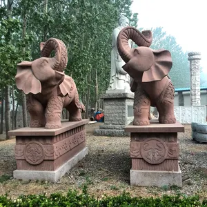 Estatuetas de elefante de pedra vermelha