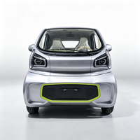 Quadricycle Électrique Populaire à Cabine Fermée pour Seniors, 4 Places, Mini Véhicule Électrique à Basse Vitesse pour le Quartier et les Voyages en Zone Rurale