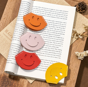Il Nuovo Segnalibro in Pelle PU con Faccina Sorridente, un Segnapagina Portatile, Ottimo Regalo per Compagni di Classe - Product Image 2