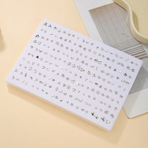 Lot de 100 paires de boucles d'oreilles en alliage en forme de cœur, en acier inoxydable, bijoux de mode unisexe, collection Printemps 2025, origine Yiwu - Product Image 3
