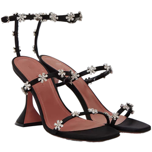 Sandales d'été de luxe à talons hauts originaux en cuir verni noir, blanc, argenté et rose vif avec lanières à la cheville pour femme - Product Image 1