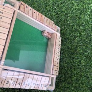 Jeu de fermeture de boîte en bois (2-<span class=keywords><strong>4</strong></span> joueurs) - Plateau à <span class=keywords><strong>4</strong></span> faces, 2 dés, <span class=keywords><strong>règles</strong></span> - Jeu d'addition amusant pour enfants <span class=keywords><strong>et</strong></span> adultes, 22*22*1.5CM - Product Image 4