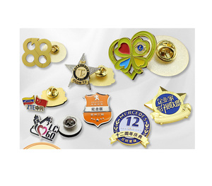 Spilla Personalizzata Retrò Anticata con Iniziale, Placcata Oro, con Strass e Smalto, <span class=keywords><strong>per</strong></span> Regali di Matrimonio, Confraternite e Sororità Sigma - Product Image 3